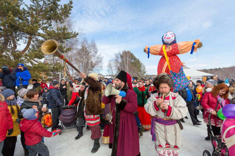 яркое празднование масленицы